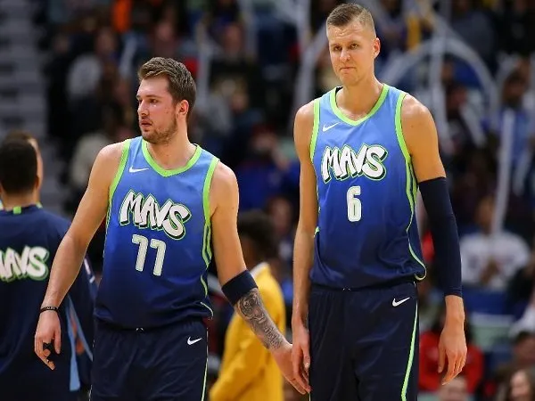 Jelang Babak Playoff, JJ Barea Beri Saran Berharga Kepada Kristaps Porzingis dan Luka Doncic