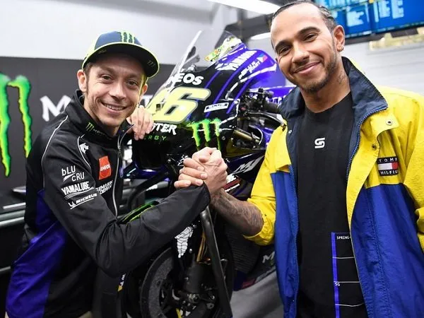 Petronas Bakal Naungi Dua Legenda Balap, Valentino Rossi dan Lewis Hamilton