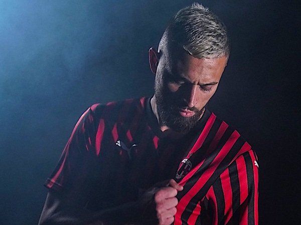 Transfer Permanen Kjaer Bikin Masa Depan Dua Bek Milan Terancam