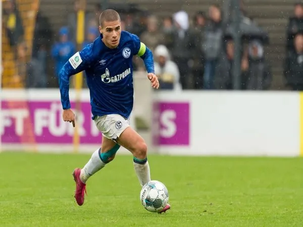 Tottenham Siap Tantang Atletico dalam Perburuan Gelandang Schalke 04 Ini