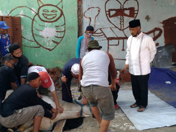 Kurban di Masa Pandemi, Umuh Manfaatkan Idul Adha Untuk Berbagi