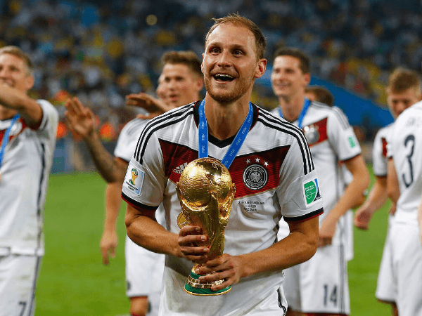 Benedikt Höwedes Resmi Umumkan Pensiun dari Sepakbola