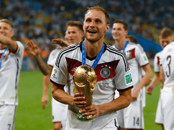 Benedikt Höwedes Resmi Umumkan Pensiun dari Sepakbola