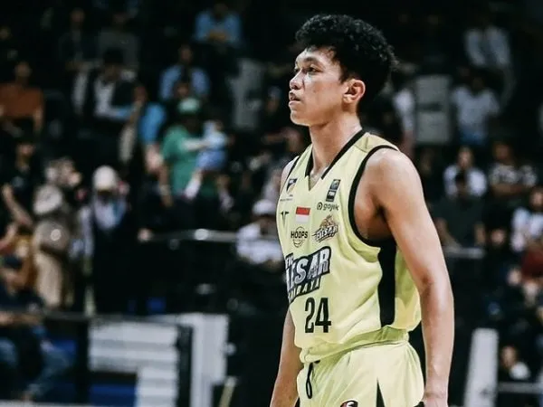 Pebasket Pacific Caesar Klaim sebagai Fans Garis Keras Kyrie Irving