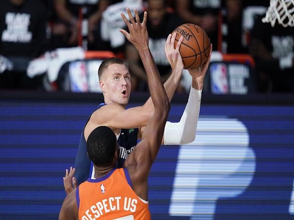 Berkat Bantuan Spurs, Mavericks Lolos ke Playoff