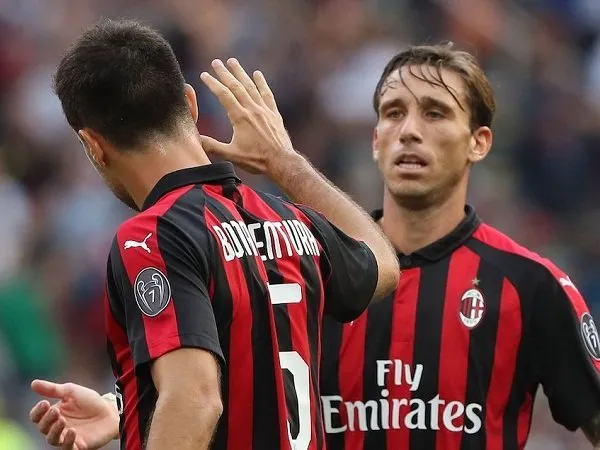 Momen Emosional Dirasakan Bonaventura dan Biglia Usai Kemenangan Milan atas Cagliari