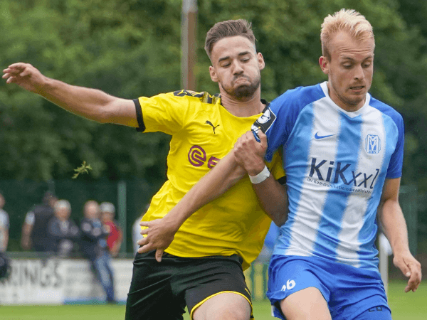 Borussia Dortmund Resmi Lepas Bek Mudanya ke Klub Belanda