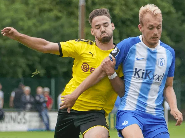 Borussia Dortmund Resmi Lepas Bek Mudanya ke Klub Belanda