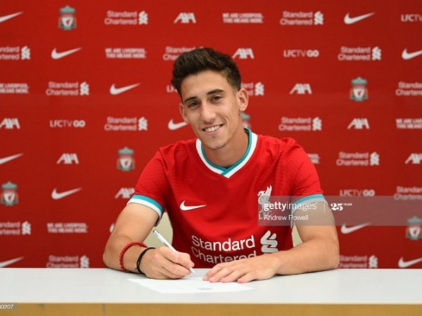 Kostas Tsimikas Incar Dua Gelar di Musim Perdana Bersama Liverpool