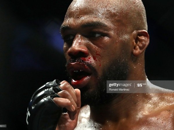 Lepas Sabuk Kelas Berat Ringan, Jon Jones Naik ke Kelas Berat