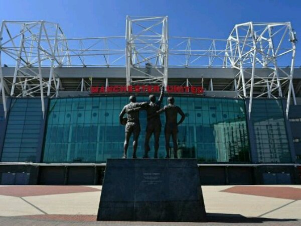 Wes Brown Yakini Scholes dan Giggs Berhak Dibuatkan Patung di Old Trafford