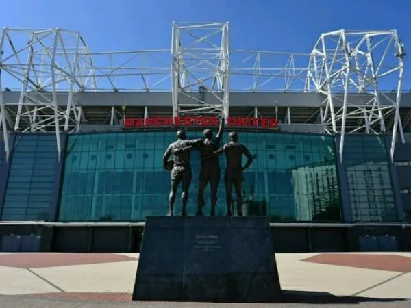 Wes Brown Yakini Scholes dan Giggs Berhak Dibuatkan Patung di Old Trafford