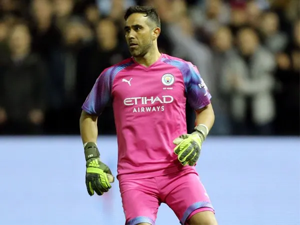 Claudio Bravo Resmi Jadi Kiper Anyar Real Betis