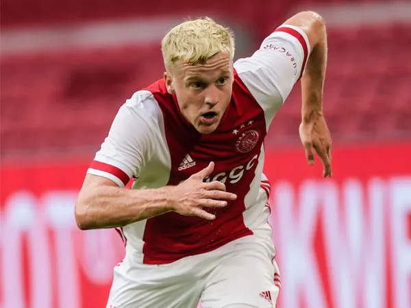 Ini Nomor Punggung Van de Beek di Man United
