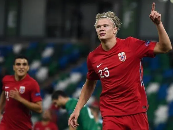 Selebrasi Erling Braut Haaland Usai Cetak Dua Gol ke Gawang Irlandia Utara