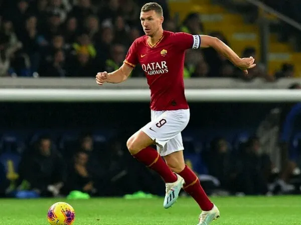 Edin Dzeko sebagai kapten Roma
