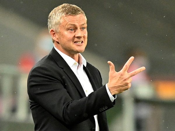 Neville Desak Solskjaer Datangkan Tiga Pemain Lagi