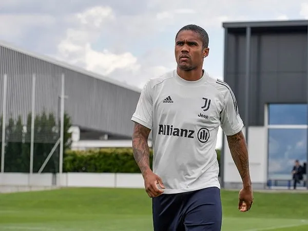 Douglas Costa kesulitan pergi dari Juventus.