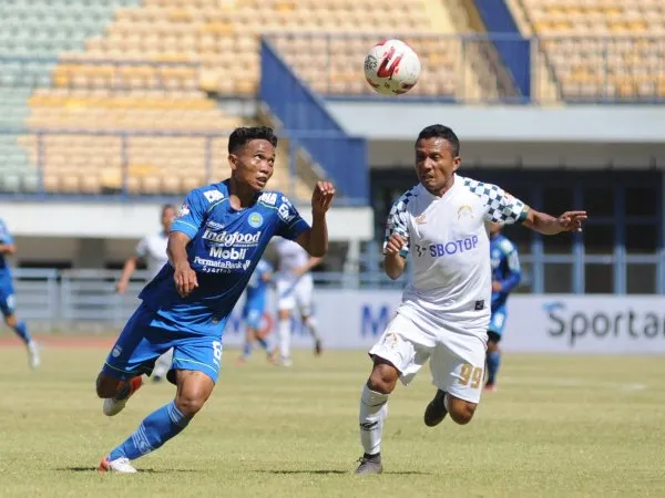 Skuat asuhan Robert Rene Alberts ketika beruji coba melawan Tira Persikabo