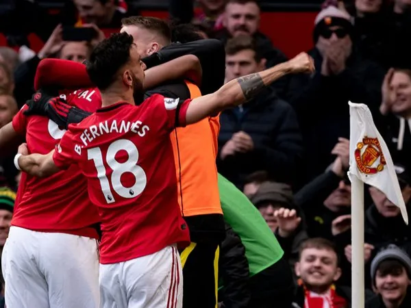 Pemain Manchester United saat merayakan gol Anthony Martial.