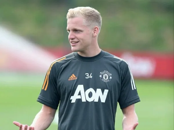 Menurut Donny ven de Beek, Manchester United butuh banyak pemain untuk memenangkan trofi