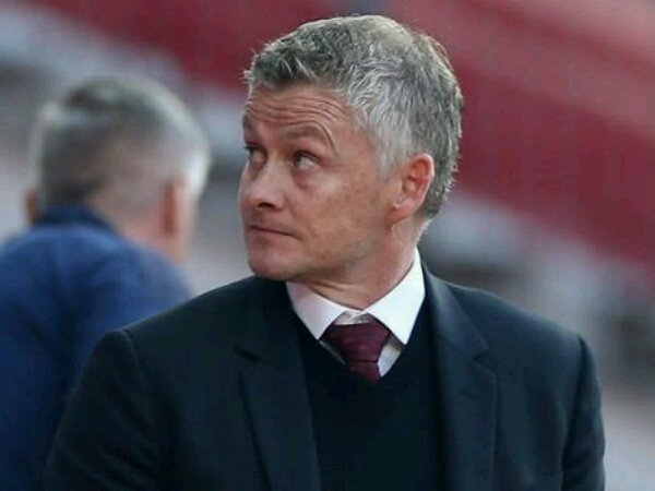 Andy Cole Pertanyakan Strategi Transfer Manchester United