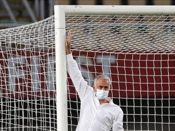 Mourinho Jelaskan Insiden Ganti Gawang Sebelum Laga vs Shkendija
