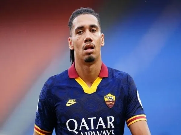 AS Roma disebut kembali mengupayakan transfer Chris Smalling sebelum bursa transfer ditutup tanggal 5 Oktober mendatang / via Getty Images