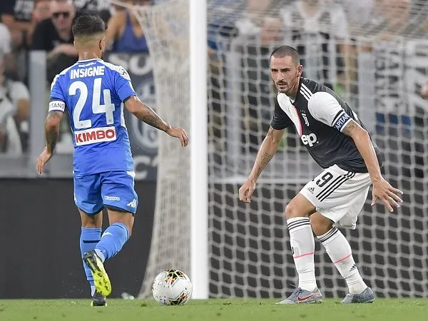 Napoli tetap diwajibkan bertanding kontra Juventus.
