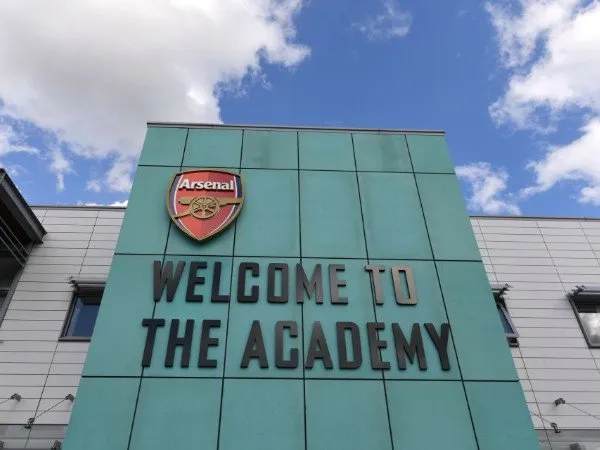 Arsenal terpaksa menutup akademi Hale End karena kasus Covid-19