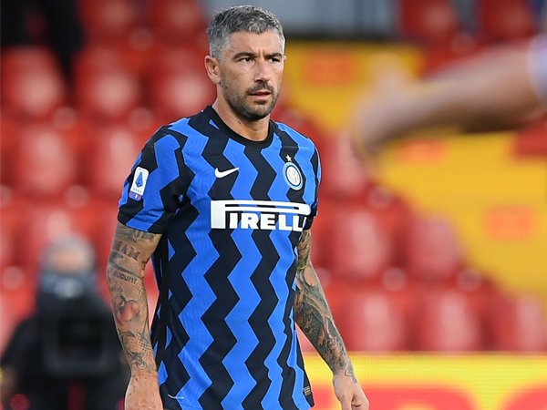 Haaland Sebut Aleksandar Kolarov Legenda Berkaki Emas