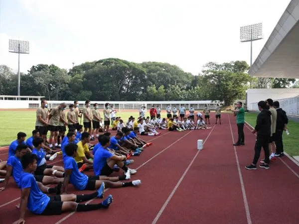 Mochamad Iriawan saat menyampaikan arahan kepada timnas Indonesia U-19