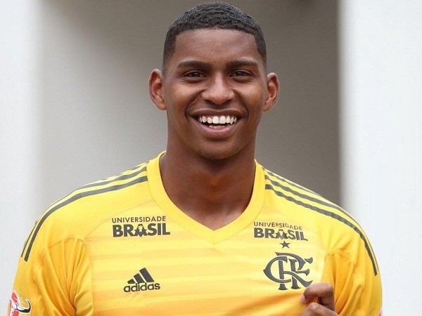 Milan Gali Informasi Soal Kiper Muda Flamengo, Hugo Neneca Souza