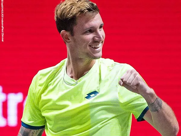 Dennis Novak melenggang ke perempatfinal bett1HULKS Indoors, Cologne