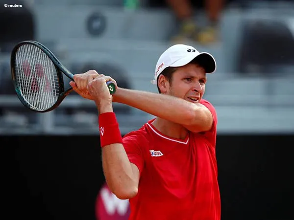 Hubert Hurkacz batal lawan Jannik Sinner di bett1HULKS Championships