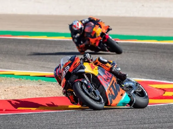 Penampilan para pebalap KTM di GP Aragon buat manajemen tim kecewa.