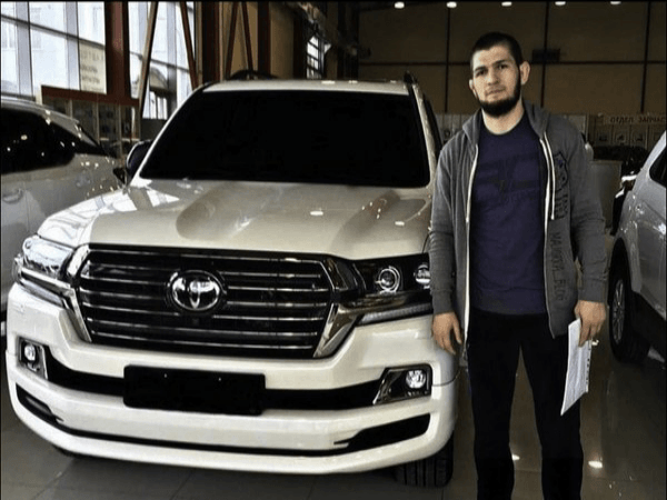 Koleksi Mobil Khabib Nurmagedov Atlet UFC yang Baru Pensiun