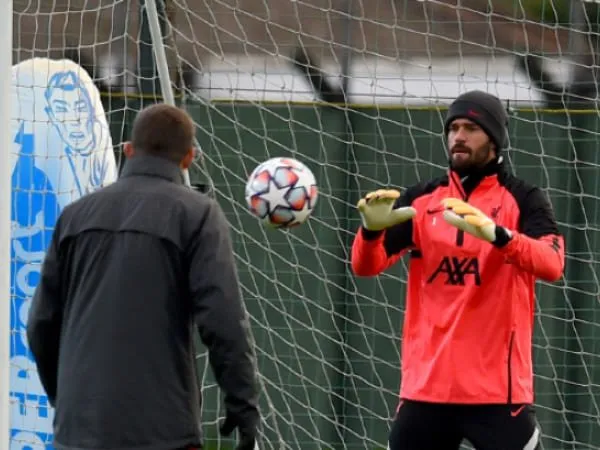 Alisson Tegaskan Dirinya 100 Persen Fit Bela Liverpool
