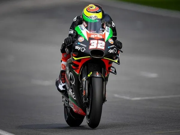 Aprilia resmi gantikan Bradley Smith dengan Lorenzo Savadori.