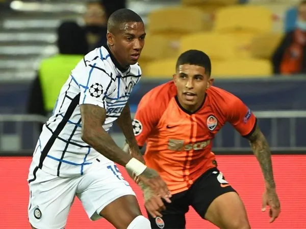 Bek Inter Milan, Ashley Young.