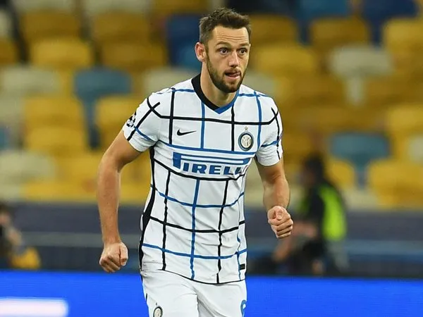 Bek tengah Inter Milan, Stefan de Vrij.
