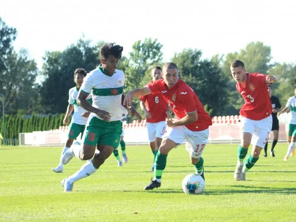 Irfan Jauhari saat tampil bersama timnas Indonesia U-19
