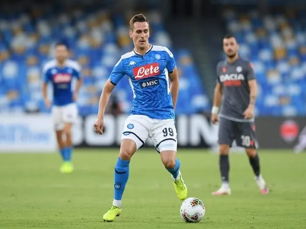 Aksi Arek Milik bersama Napoli di Serie A musim lalu / via Getty Images
