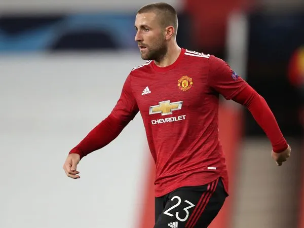 Bek sayap Manchester United, Luke Shaw.