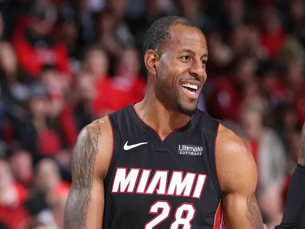 Andre Iguodala tidak setuju jika NBA mulai liga pada bulan Desember.