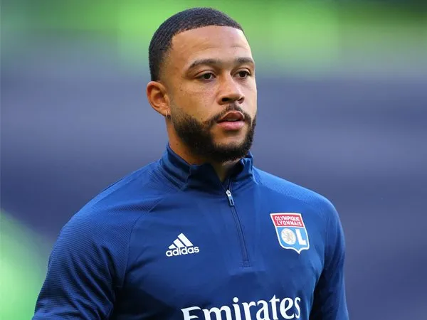Striker Lyon, Memphis Depay.