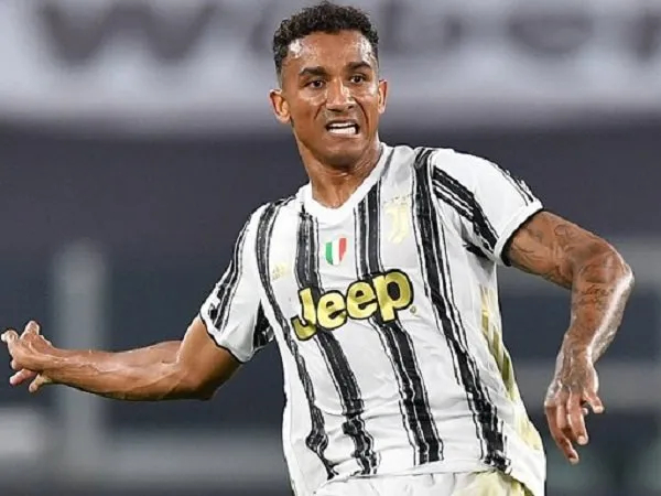 Danilo berikan pujian untuk Andrea Pirlo.