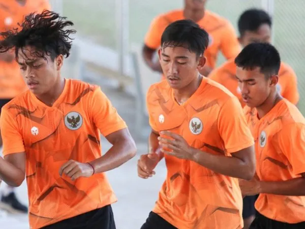 Hari pertama latihan timnas U-19 pada di Jakarta dipimpin Nova Arianto