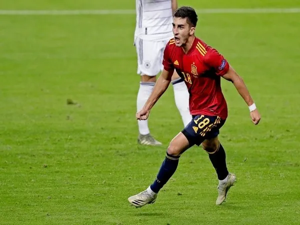 Ferran Torres berselebrasi usai sukses membukukan hat-trick ke gawang Jerman di ajang UEFA Nations League (18/11) / via Getty Images