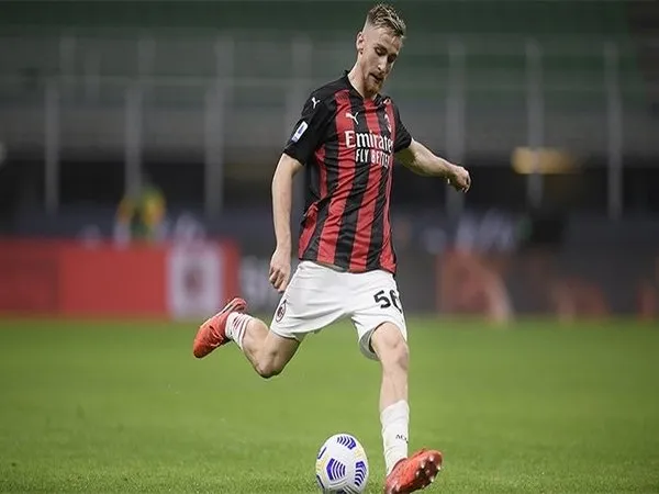 Alexis Saelemaekers / via AC Milan Official